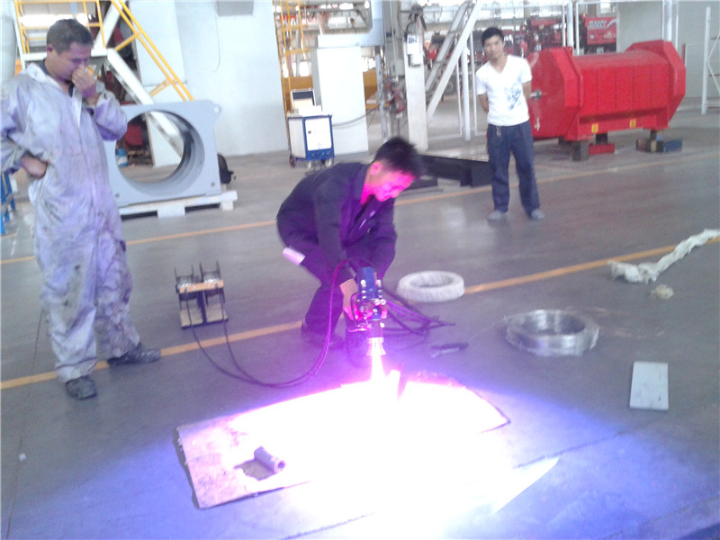 三一重工喷锌现场