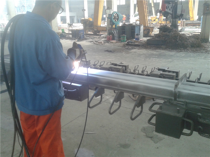 桥梁伸缩缝连接板喷铝 